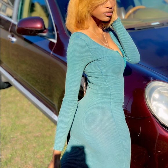 FN dress - Picture 3 of 3